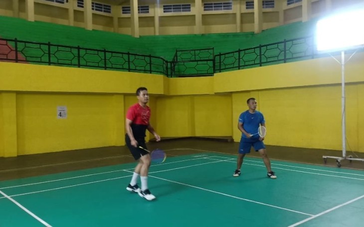 Kekompakan Dandim dan Kapolres Labuhanbatu di pertandingan Bulu Tangkis
