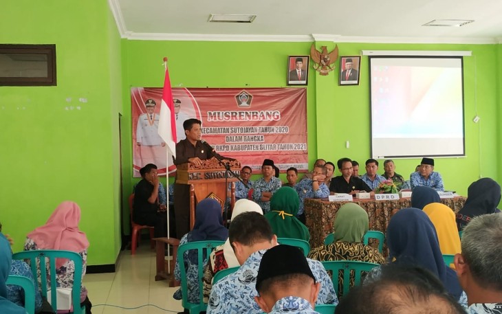 Ketua DPRD Kabupaten Blitar Suwito Saren Satoto saat memberikan sambutan 