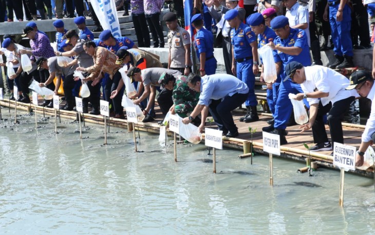 Panglima TNI dan Kapolri Tanam Mangrove di Banten