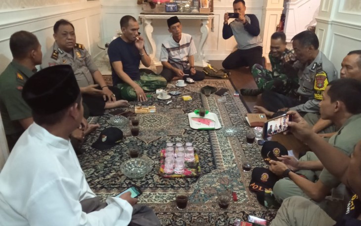 Danramil 04/Jati Asih Berkunjung ke Tokoh Masyarakat