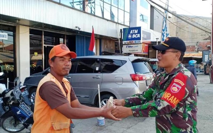 Jumat Peduli dan Berbagi dari TNI di Tiga Wilayah Brebes