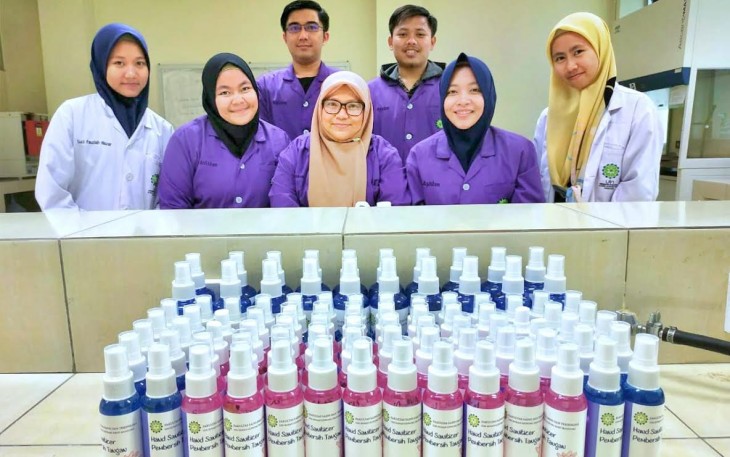 FST UIN Bandung Produksi Hand Sanitizer