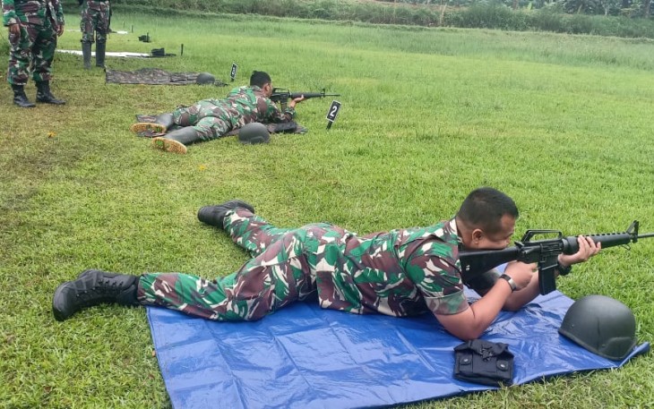Dandim 0507/Bekasi Latihan Menembak Bersama Anggota