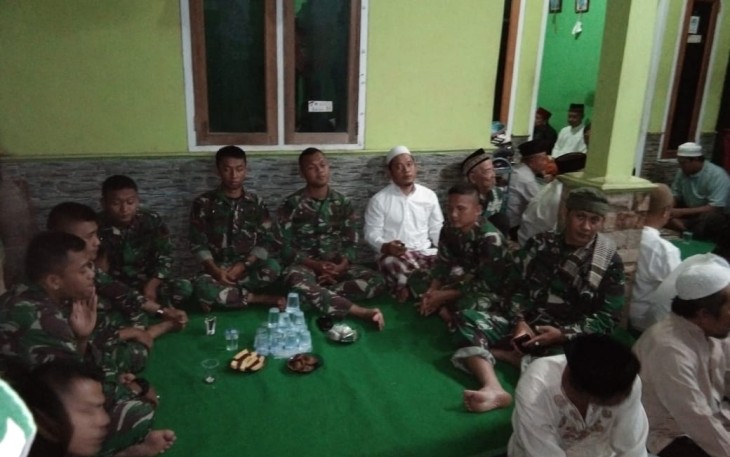 Satgas TMMD Tahlilan dan Kirim Doa untuk Arwah Warga yang Meninggal Dunia 
