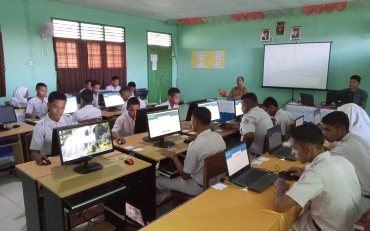 Siswa SMK Negeri 7 Seram Bagian Barat kecamatan Huamual kabupaten SBB laksanakan UNBK