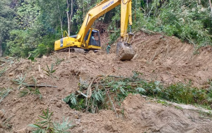 Pembukaan Jalan Sepanjang 6138 M Disaksikan Tokoh Adat dan Warga Nagori Sinasih