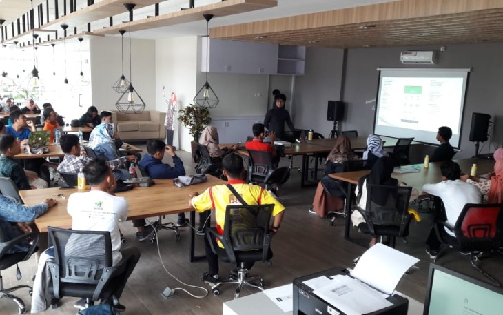 Berbagi Kiat Sukses Bisnis Digital di TrackingSpace Slawi