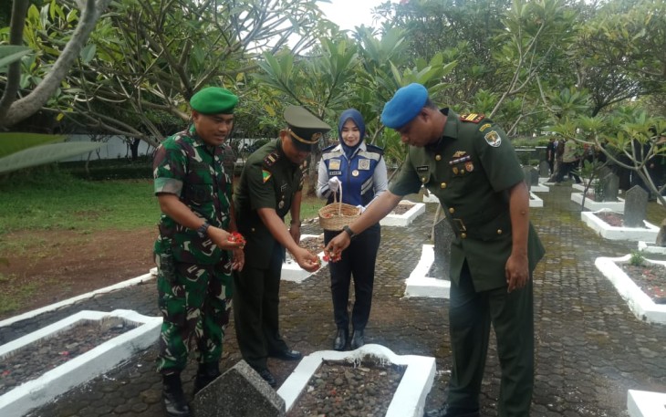Kodim 0507/Bekasi Ikuti Ziarah ke Makam Pahlawan Bula Kapal Bekasi