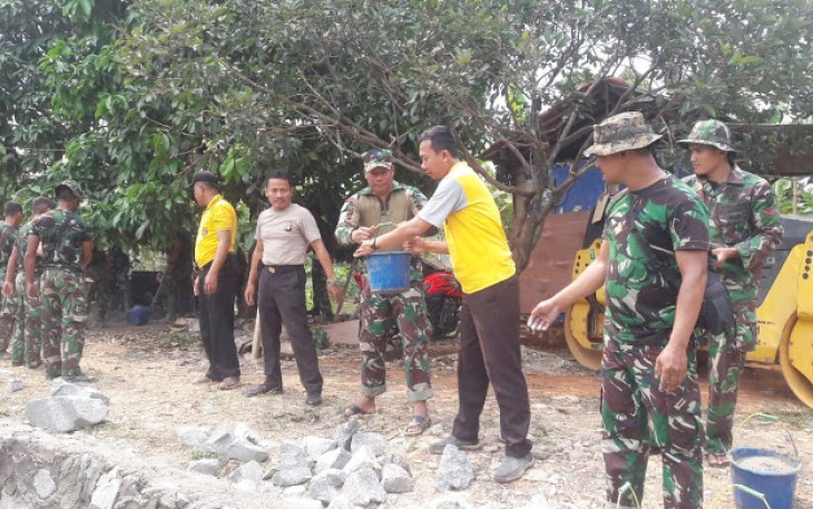 Warga Dan TNI Gotong Royong Sesuai Amanat Dandim Depok
