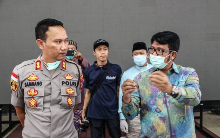 Bupati Bintan Apri Sujadi dan Kapolres Bintan Saat Mengadakan Diskusi