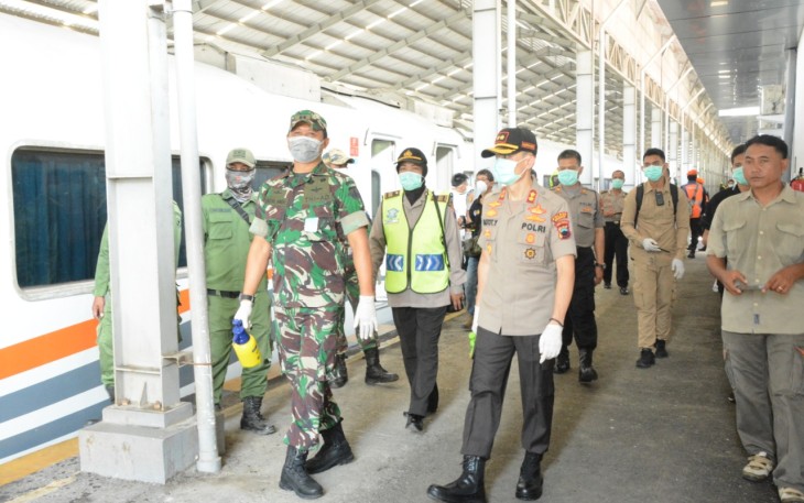 Aksi Kodim dan Polres serta Pemkab Brebes Semprot Disinfektan Virus Corona