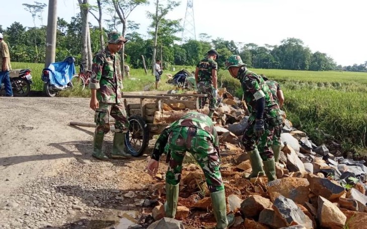 Jika Saja Tidak Ada Gerobak Bisa Tidak Rampung Talud TMMD
