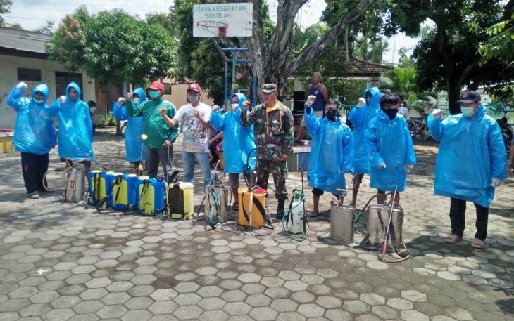 Warga dan Babinsa terjun langsung berantas covid-19