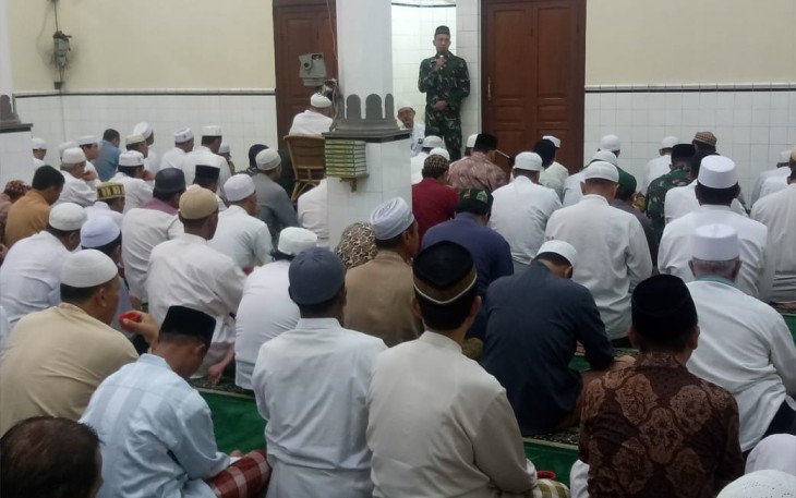 Dandim Solo Safari Sholat Subuh Berjama'ah di Masjid Jami' As-Sagaf