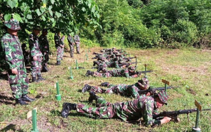 Latihan menembak