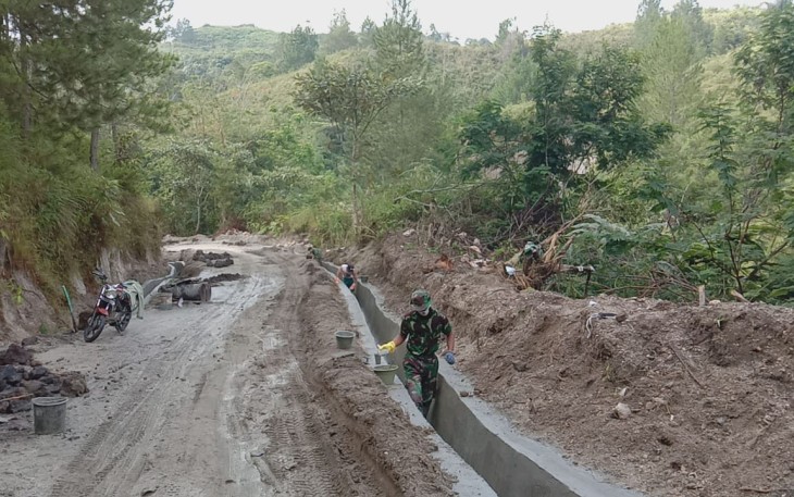 Jalan di Nagori Puli Buah Hampir Selesai Dicor Rabat Beton