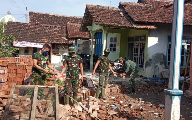 Rehab Rumah Buk Wiwik Dilakukan Oleh TNI Sudah Memasuki Finishing
