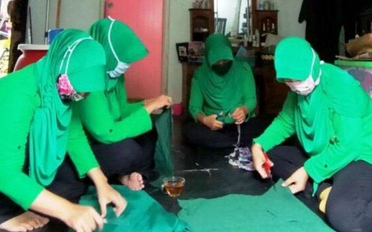 Persit Pekalongan Memproduksi Ratusan Masker Kembali Untuk Dibagikan di Lokasi TMMD Reguler