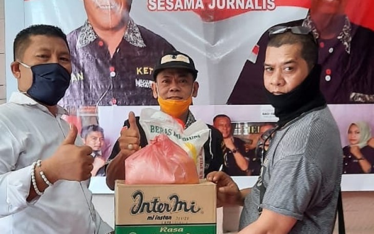 MCP Polres Labuhanbatu Bagikan 50 Paket Sembako ke Jurnalis Labuhanbatu