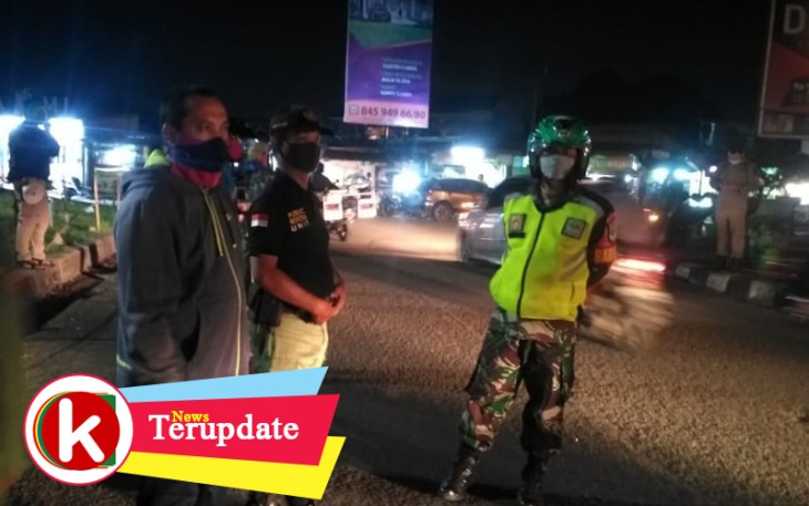 Babinsa Bersama 3 Pilar Jatiasih Patroli Keliling Cegah Corona