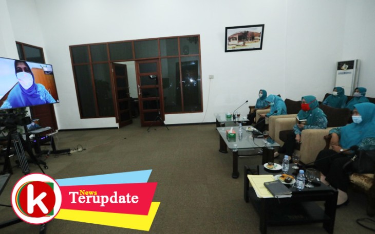 TP PKK Sumatera Utara Dengan TP PKK Kabupaten/Kota se-Sumut Lakukan VidCon Guna Berantas Covid-19