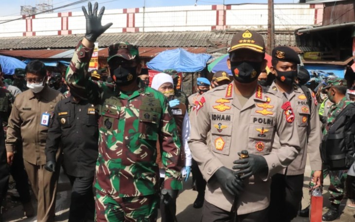 Panglima TNI dan Kapolri Tinjau Disiplin Protokol Kesehatan di Pasar Singosari