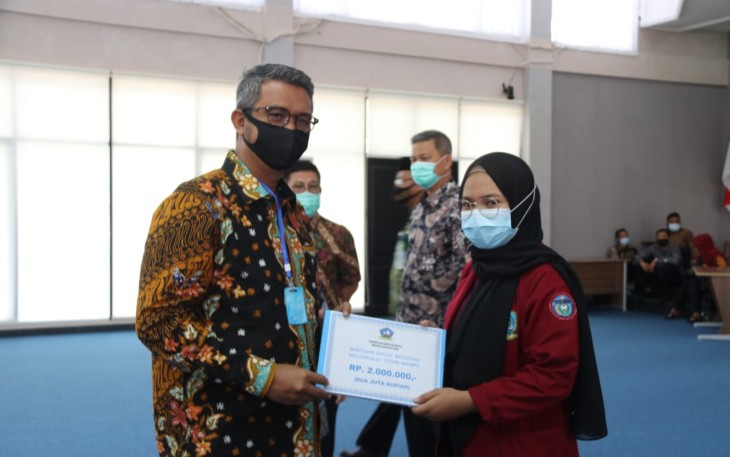 48 Mahasiswa Bintan Dapat Bansos Beasiswa Tahap I