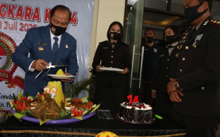 Polres Bitung Laksanakan Pemotongan Tumpeng