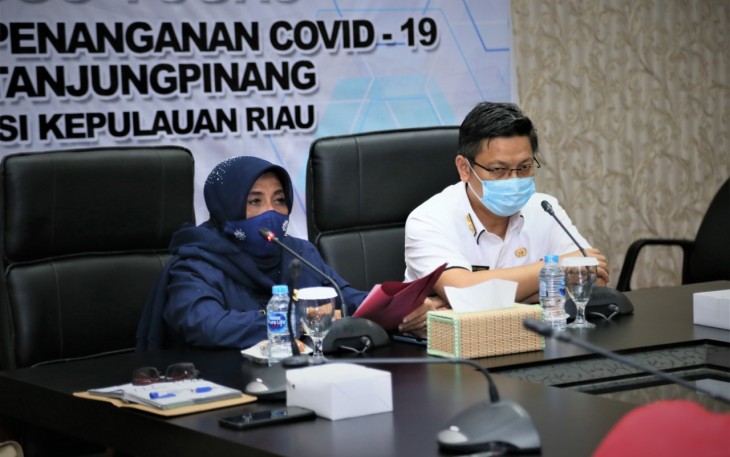 Plt. Walikota saat menjelaskan Soal Penyaluran BLT Pemko Tanjungpinang
