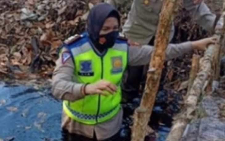 Polwan Polres OKI Giat Patroli Antisipasi Karhutla dan Gelar Bakti Sosial