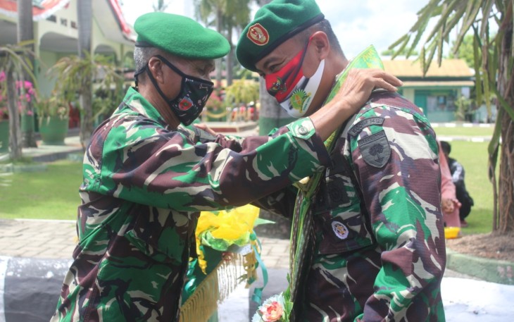 Dandim 1412/Kolaka Laksanakan Tradisi Penjemputan Masuk Satuan