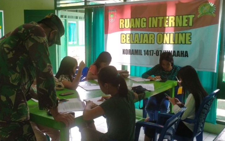 Kodim Kendari Intens Bantu Belajar Daring Siswa di Unaaha