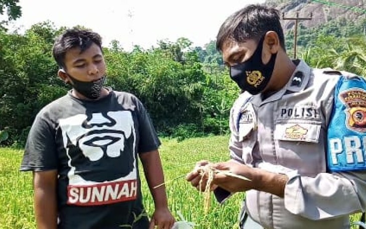 Masyarakat dapat sosialisasi bertani dari Aipda Wahyu Suseno. (Foto/KlikWarta)