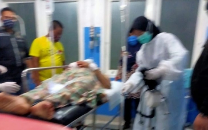 Korban saat mendapatkan pertolongan medis