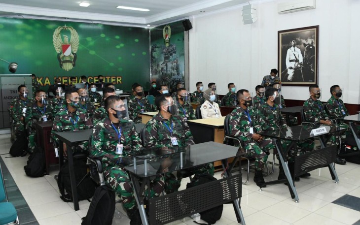 Peserta Pendidikan Desain Grafis bertempat di Aula Kartika Media Center Dispenad, Jakarta Pusat. Senin, 19/10/2020