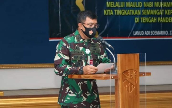 Danlanud Adi Soemarmo Kolonel Nav I Nyoman Suadnyana saat memberikan sambutan pada acara peringatan Maulid Nabi Muhammad SAW 1442 Hijriyah, di Gedung Grha Dirgantara Lanud Adi Soemarmo Kabupaten Boyolali Jawa Tengah.