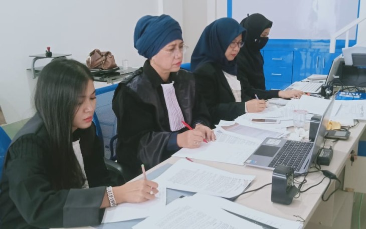 Penasehat Hukum yang diketuai Hj. Nurmalah, S.H,M.H bersama timnya Megawati Prabowo,S.H,M.Kn dan Elda Mutilawati, S.H,M.H yang saat sidang berada di Kantor Semarang. Senin, 9/11/2020