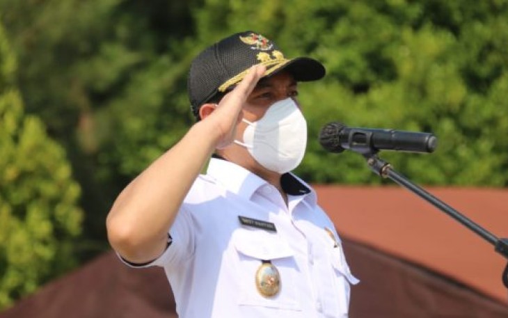 Plt Walikota Dedy Wahyudi saat menjadi inspektur upacara apel gelar kesiapan antisipasi bencana daerah di Kota Bengkulu