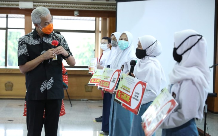 Gubernur Jawa Tengah, Ganjar Pranowo dalam peringatan Hari Guru Nasional di Gedung A lantai 2 kompleks kantor Gubernur Jateng, Rabu (25/11).
