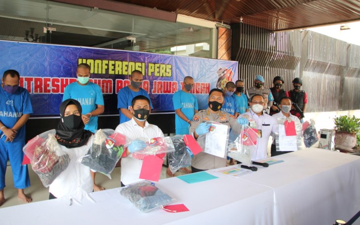 Ditreskrimum Polda Jawa Tengah laksanakan pers rilis kasus pencabulan yang dilakukan tersangka berinisial S (39) terhadap anak di bawah umur dengan korban mencapai 9 (sembilan) orang yang berusia 13-15 Tahun pada hari ini, Kamis (26/11/2020).