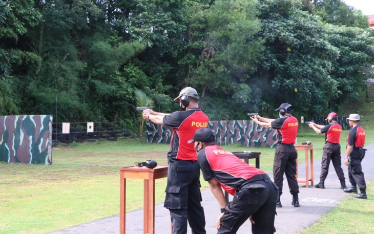 Kapolda Bengkulu dan PJU Latihan Menembak Bersama