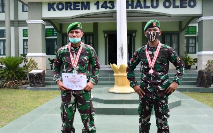  Serda Dirhamsyah Yonif 725 dan Prada Sawaludin Kodim 1417/Kendari Raih Perak Kempo di Kejurnas