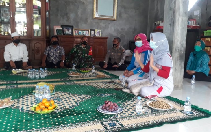 Polsek Kaliwungu melaksanakan  kegiatan Sosialisasi Penyuluhan tetang Covid-19  di Pondok Pesantren Khafidyah,  Dukuh Penjalin Rt 06 Rw 06 Desa Protomulyo, Kecamatan Kaliwungu, Kabupaten Kendal,  Jum'at 4/12/2020.