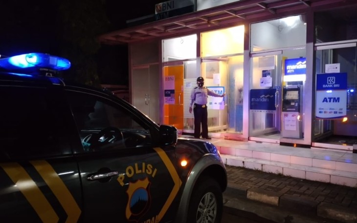 Jajaran Polsek Rowosari Rutin melaksanaan Patroli Blue Light Patrol ( BLP ) seperti tadi malam yang di lakukan Polsek Rowosari,  Jum'at malam 4/12/2020.
