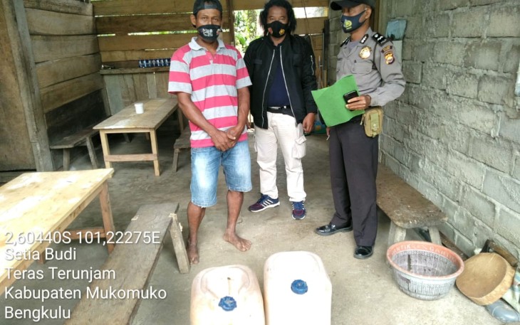 Polsek Teras Terunjam Sita Dua Jeriken Tuak