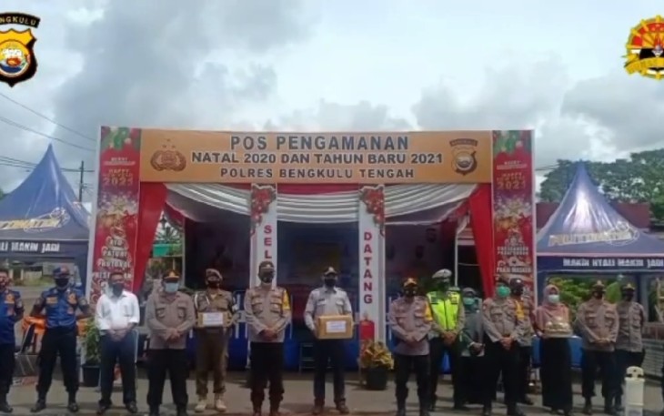 Wakapolres dan Bhayangkari Polres Benteng Berikan Tali Asih Kepada Petugas Pospam dan Posyan