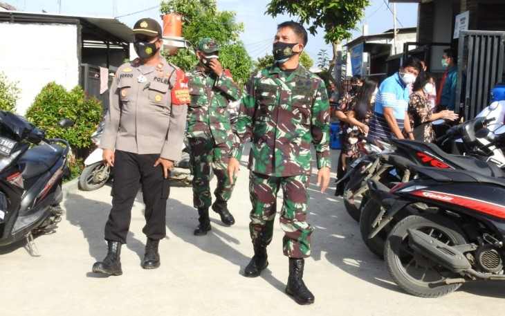 Dandim 0510/Trs Pantau dan Beri Kenyamanan Saat Perayaan Natal 2020 di Kabupaten Tangerang 