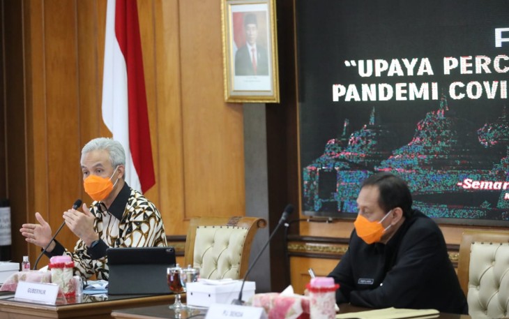 Gubernur JawaTengah Ganjar Pranowo menginstruksikan rumah sakit menambah kapasitas ruang rawat intensif (ICU) untuk perawatan Covid-19. Ia menyebut, minimal setiap rumah sakit harus memiliki 15 tempat tidur Senin (11/1/2021). 