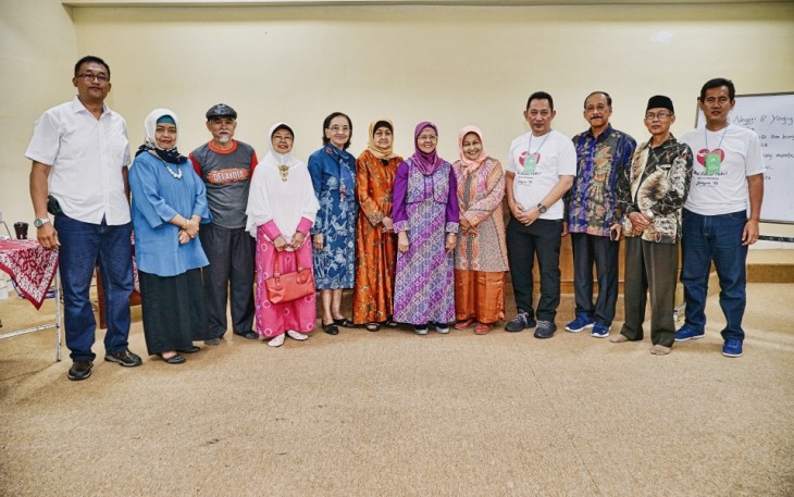 Komjen Listyo Sigit Prabowo Foto Bersama Guru SMA 8 Jogjakarta Saat Reuni Akbar Tahun 2019 