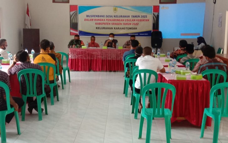 Babinsa Karangtengah Koramil 01/Sragen Serma Harun Yunianto menghadiri kegiatan Rapat Musrenbang Kelurahan Karangtengah
